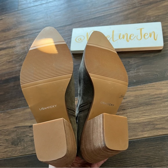 Lisa Vicky Gray Suede Booties NWOT - Picture 4 of 7